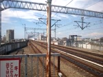 Shinkansen N700A als HIKARI aus Hakata nach Tokio fährt in Nishi-Akashi ein. (September 2015)